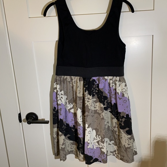 ELLE Pocket Dress - Picture 3 of 4